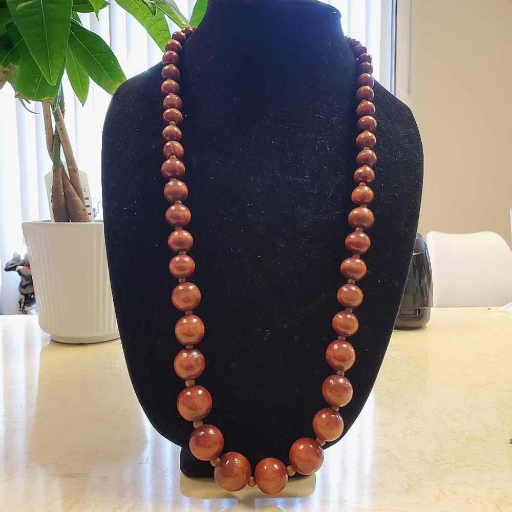 Vintage Graduated Wood Light Brown Bead Mottled Speckled Lightweight Necklace